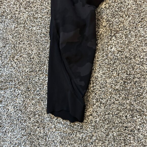 Lululemon Wunder Under Scalloped Hem High Rise Cropped Leggings, size 8 - Picture 9 of 9